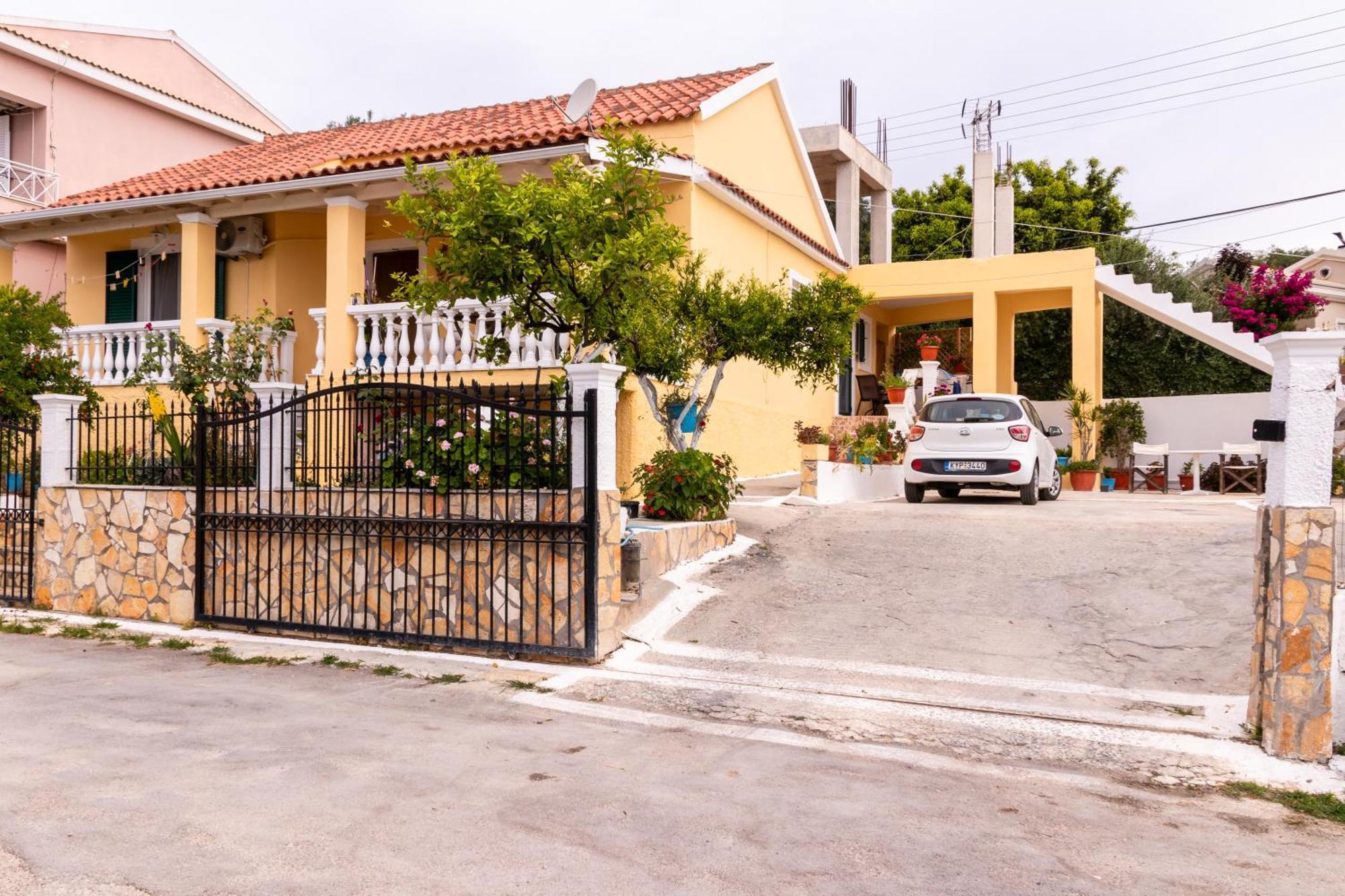 Апартаменты Dimitris House Petriti Экстерьер фото